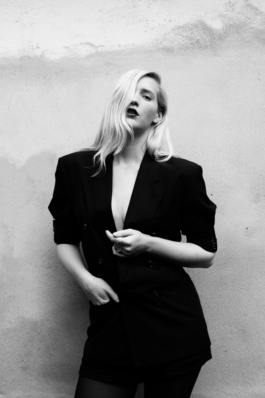 Loeka Horsman fotografie fotograaf Noord-Holland portretfotograaf professional portrait portret portretfotografie kunst art fashion editorial alternative photography Eva Lammers 