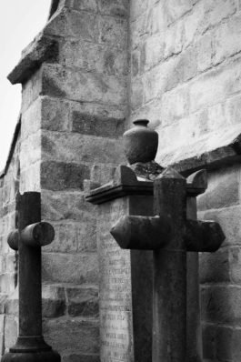 Loeka Horsman fotografie fotograaf Alkmaar Noord-Holland portretfotograaf professional portrait portret portretfotografie kunst art fashion editorial alternative photography grave cemetery 