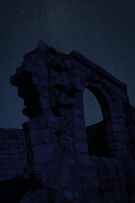 Fantasy Mystery church stars night sky dark Loeka Horsman fotografie fotograaf Alkmaar Noord-Holland portretfotograaf professional portrait portret portretfotografie kunst art fashion editorial alternative photography 